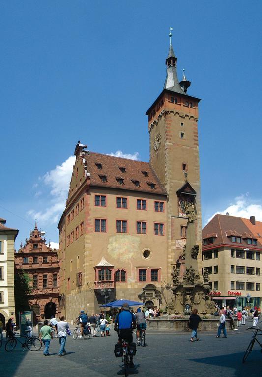 Hotel Schwarzes Ross Шварцах-ам-Майн Экстерьер фото