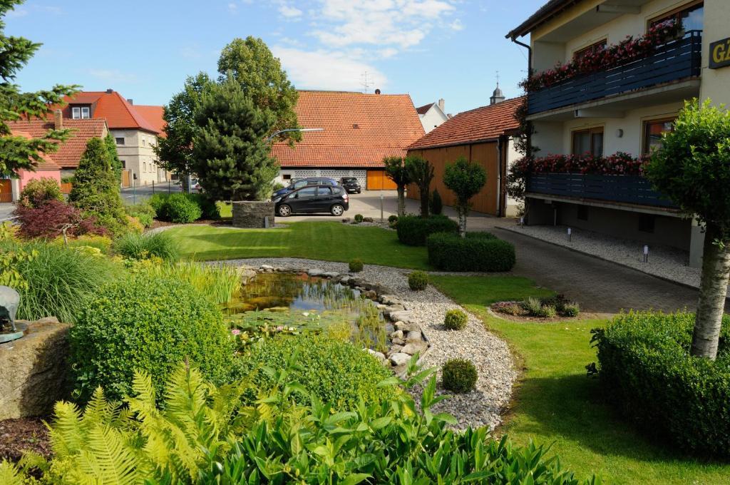 Hotel Schwarzes Ross Шварцах-ам-Майн Экстерьер фото